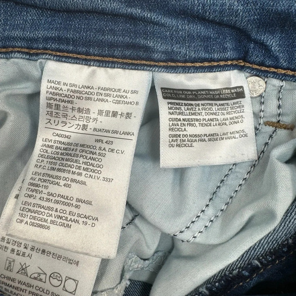 Levis Denim Jean Shorts 6 Inch Rise Womens Size 30 Medium Wash - Picture 4 of 11